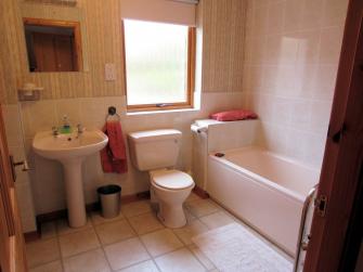 En-suite/family bathroom